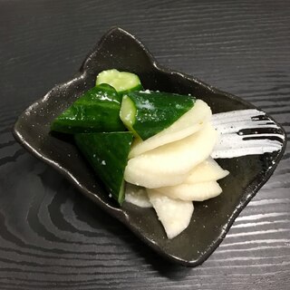 箸休め☆きゅうりと大根の塩麹わさび漬け